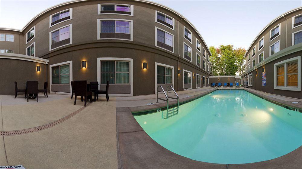 Holiday Inn Express Hotel & Suites Santa Cruz By Ihg Eksteriør bilde